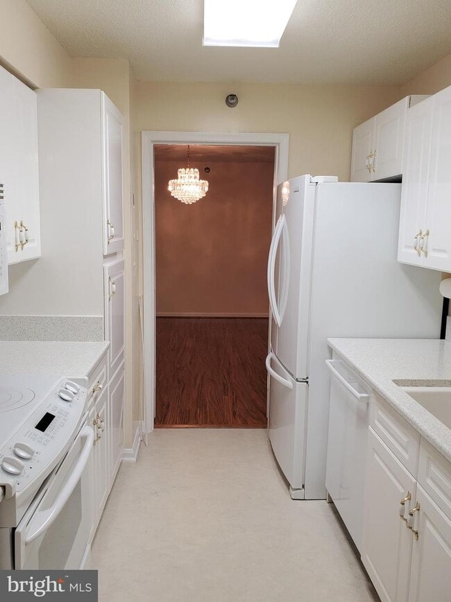 Building Photo - 14809 Pennfield Cir