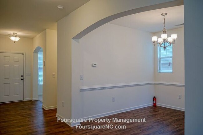 Building Photo - Spacious Single-Family Home with 1st Floor Office, Loft & Fenced Backyard , Includes Washer/Dryer