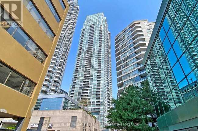 Photo du bâtiment - 2191-2191 Yonge St