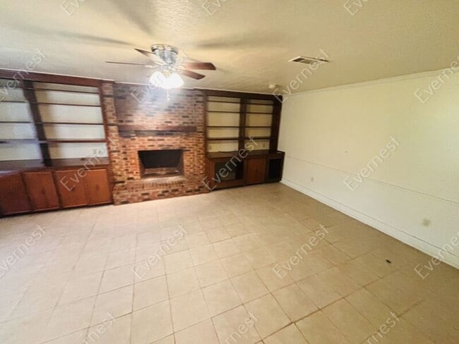 Building Photo - 152 W Woodcrest Dr