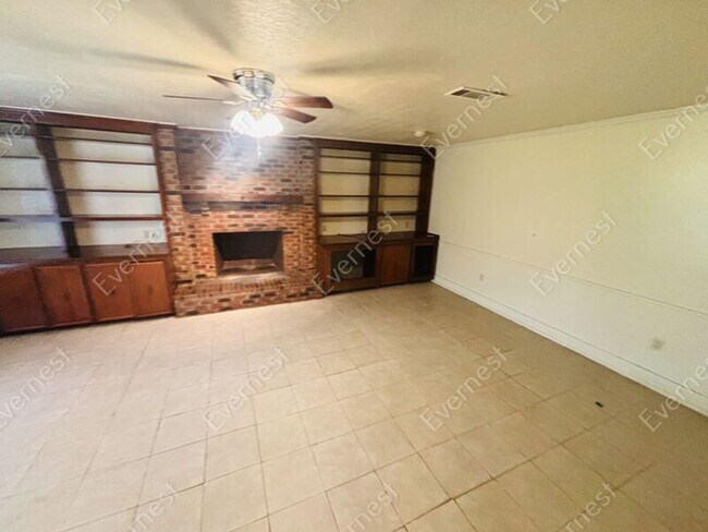 Foto del edificio - 152 W Woodcrest Dr