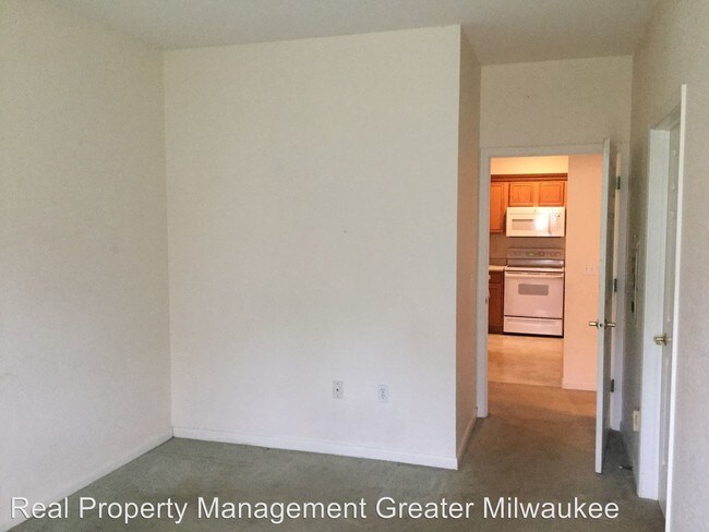 Building Photo - N16-W26533 Wild Oats Dr