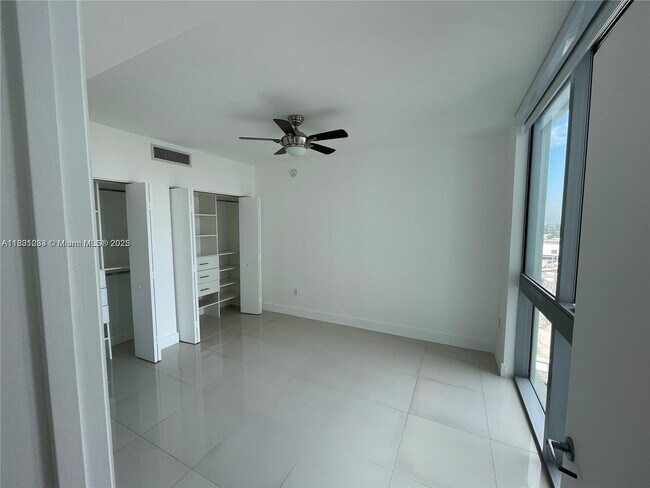 Foto del edificio - 92 SW 3rd St