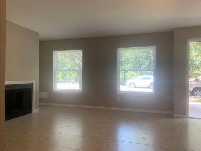 Foto del edificio - 726 Memorial Mews St