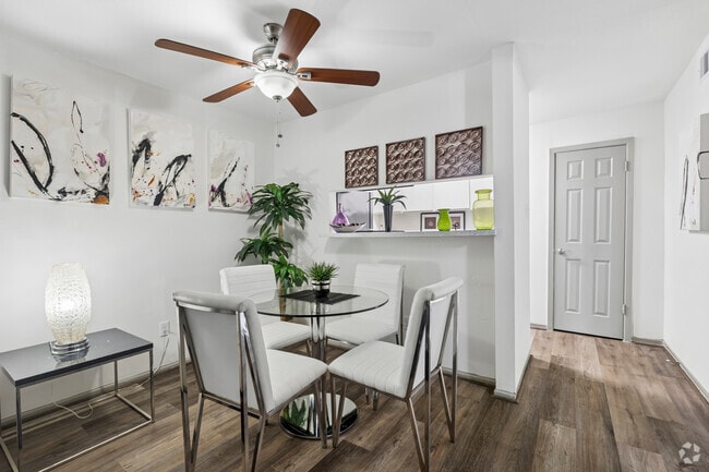 A1A 1 habitación, 1 baño - 762 pies cuadrados - Comedor - Cherrybrook Place
