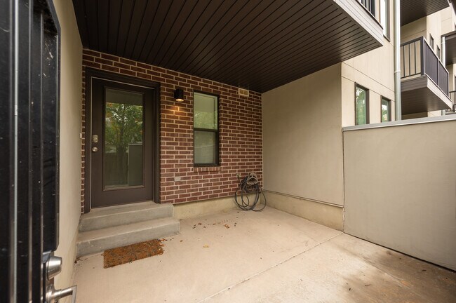 Foto del edificio - 315 W Reed Ave