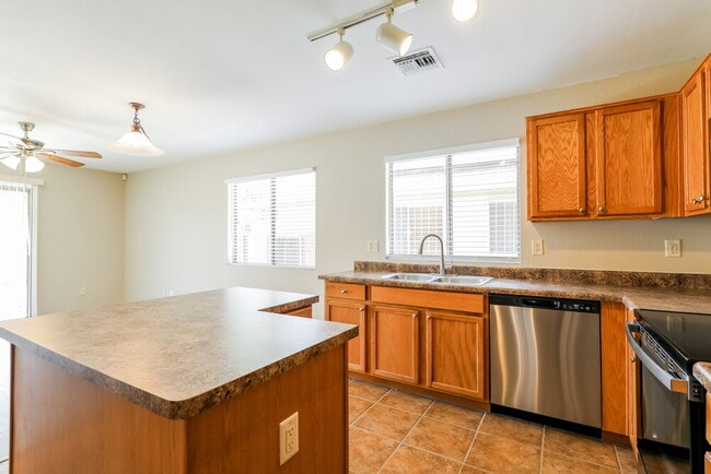Building Photo - 6860 S Cottontail Run Ave