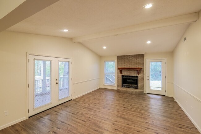 Foto del edificio - 4804 Eastern Hills Ln