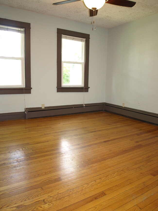 Building Photo - 1015 E Gorham St