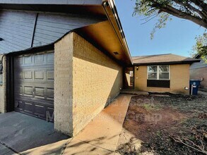Building Photo - 1006 Swan Lake Ct