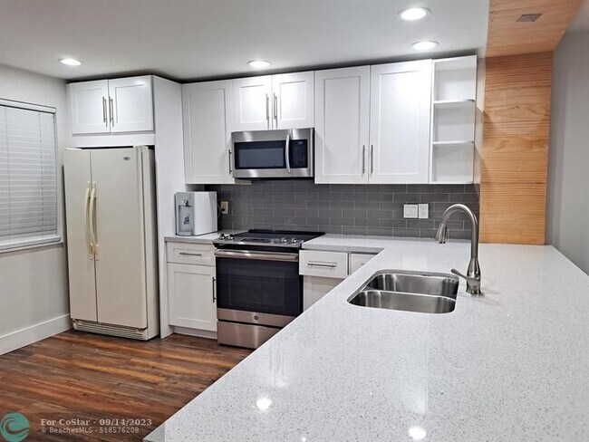 Building Photo - 8040 Hampton Blvd
