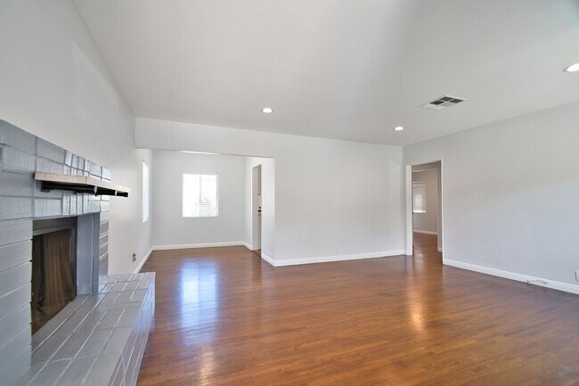Foto del edificio - 3 Bedroom Single Family Home