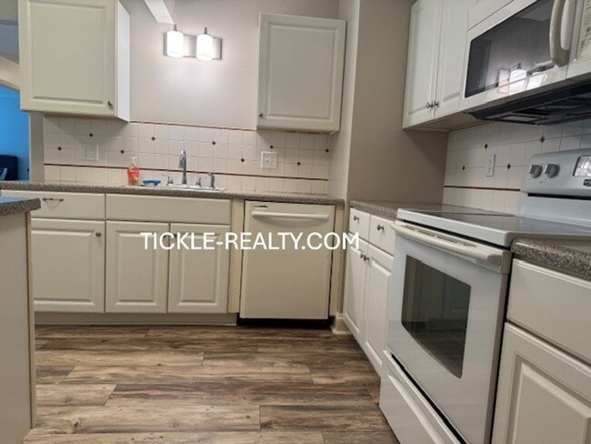 Building Photo - 1 Bedroom Condo in Fairport