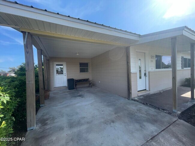 Building Photo - 1001 Oxford Dr