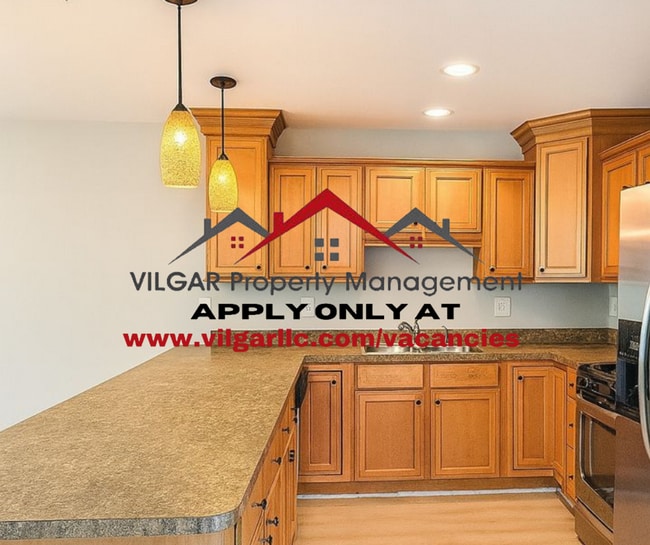 Building Photo - New & Updated! 2BR/2BA w/ Fireplace, Garag...