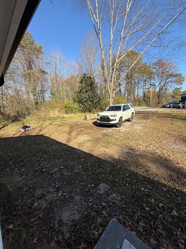 Building Photo - Harriman 37748 - 1 Bedroom, 1 bath Duplex - Call Lisa Vineyard or Shannon Russell 865-216-9334