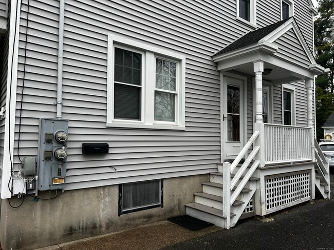 Foto del edificio - 24 Lawncrest Rd