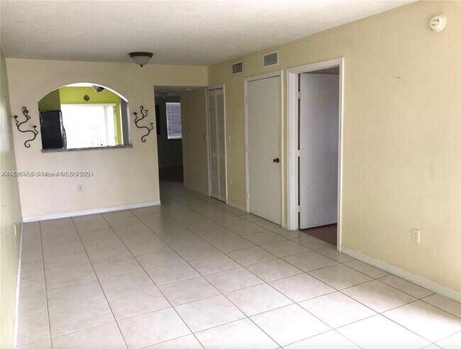 Foto del edificio - 2701 SE 12th Pl