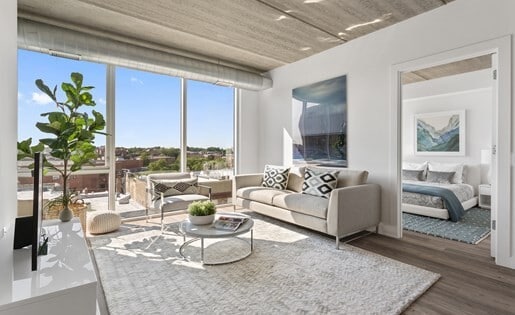 Building Photo - 656 W Sheridan Rd