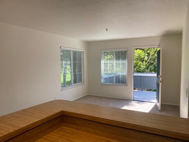Building Photo - 18252 Parkview Ln
