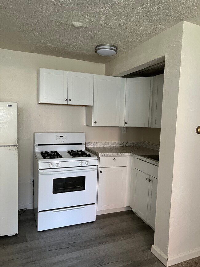 Foto del edificio - 915 Sleepy Hollow Rd