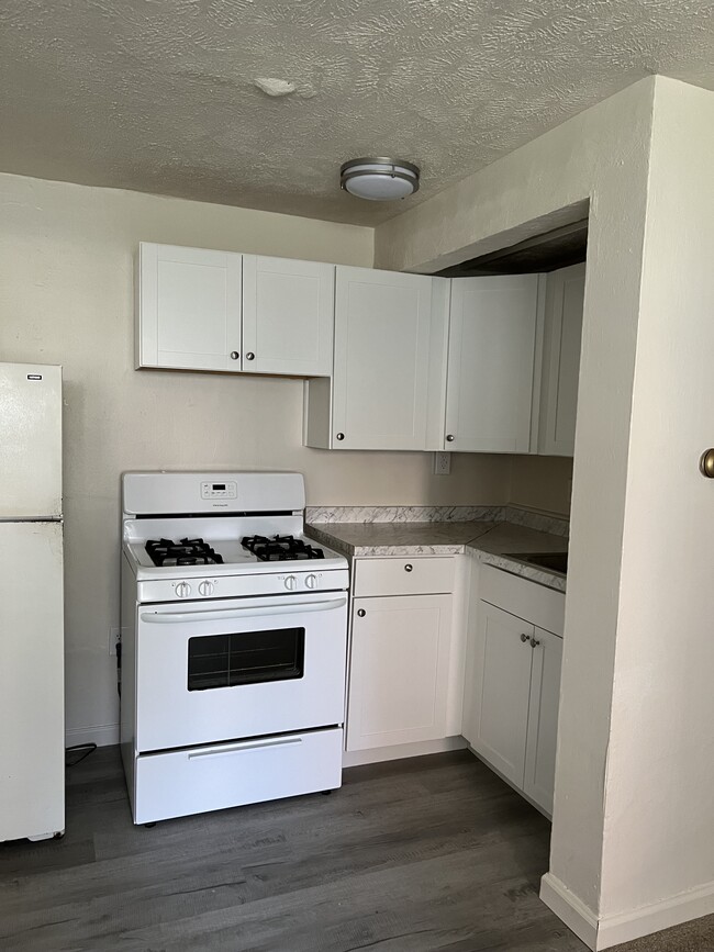 Building Photo - 915 Sleepy Hollow Rd