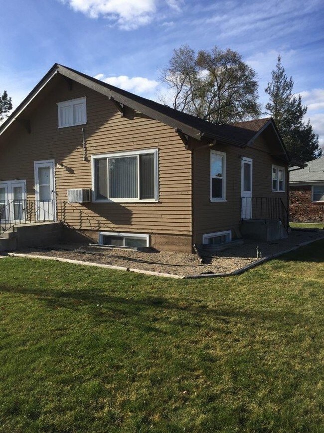 Building Photo - 406 S 17th Ave