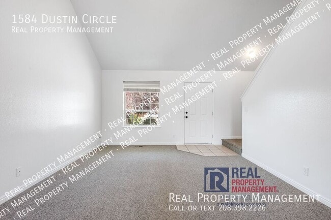Building Photo - 1584 Dustin Cir