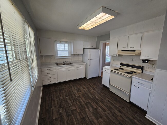 Building Photo - 1803 Ellen Dr