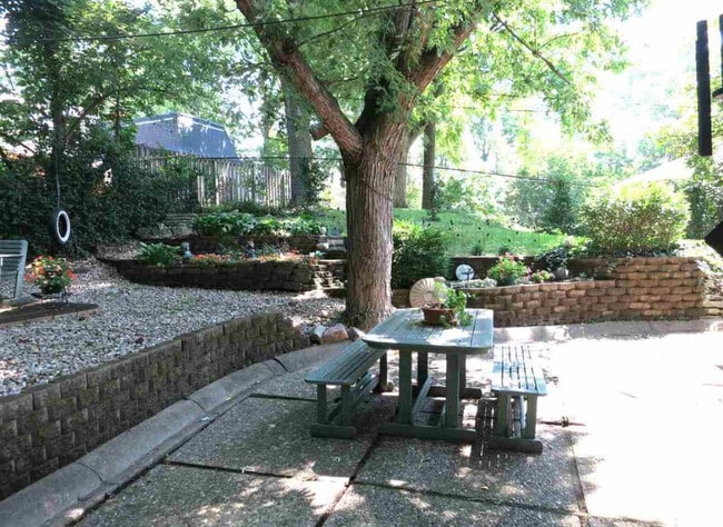 Great for friends and bbq - 118 W Sunset Ln