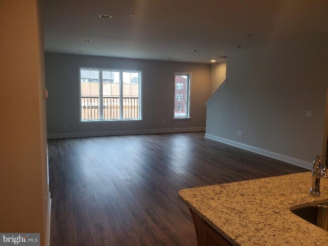 Foto del edificio - 3094 Egreton Rd