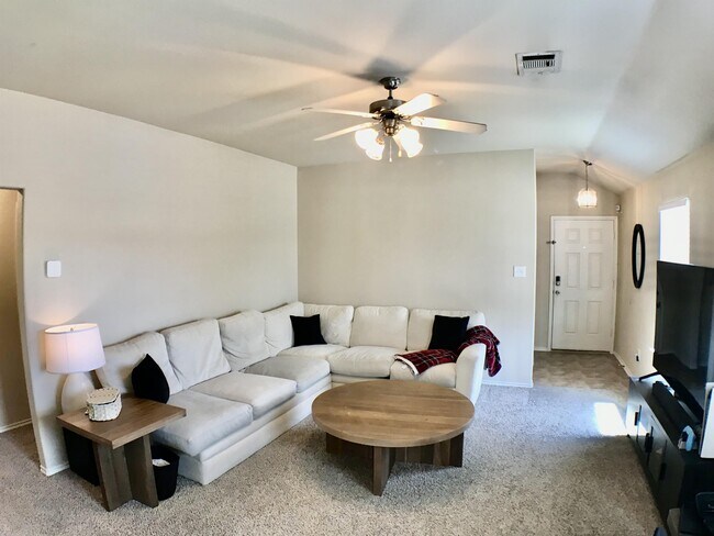 Building Photo - 4017 Golden Rod Dr