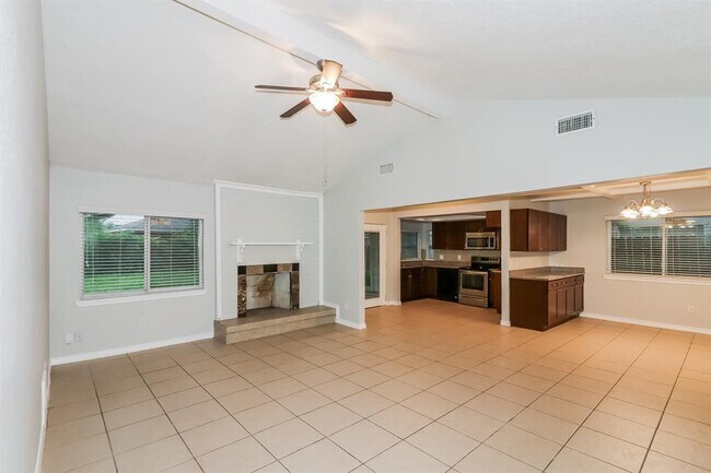 Foto del edificio - 16938 Worden Ln