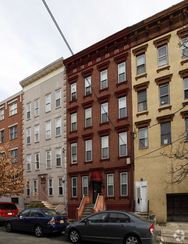 Building Photo - 109 Madison St