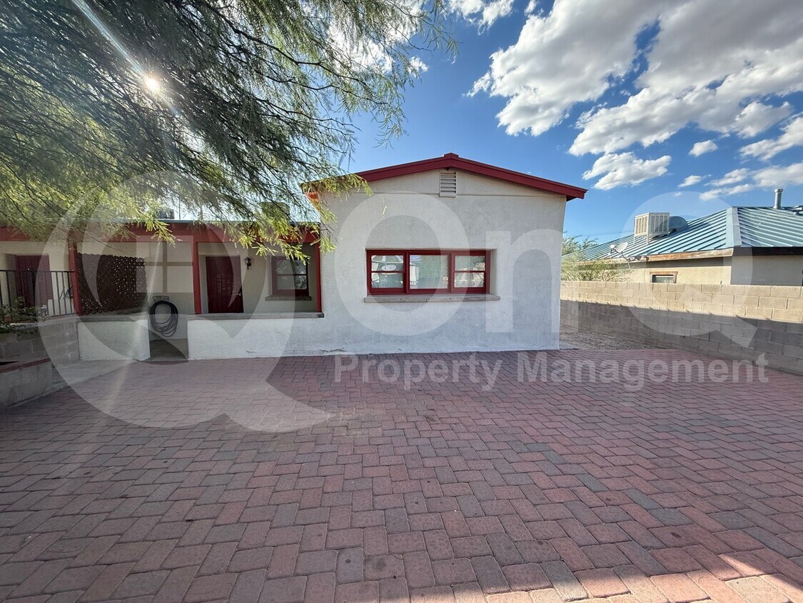 Primary Photo - 421 W 18th St