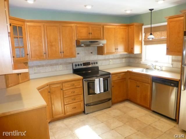 Building Photo - 2 br, 1 bath House - 321 Phillips Street