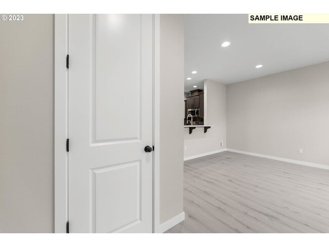 Building Photo - 18418 NE 46th Pl
