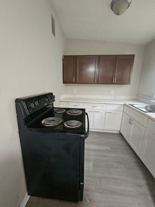 Building Photo - Renovated 3 bedroom 1 bath house in Fort Myers