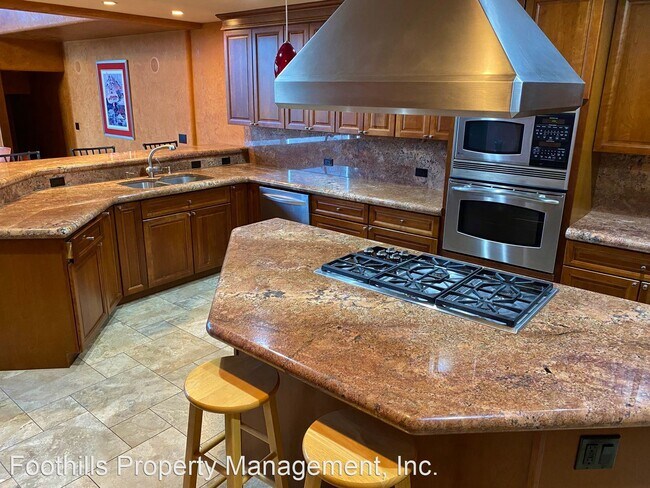 Foto del edificio - 3 br, 2.5 bath House - 390 Birch Blvd