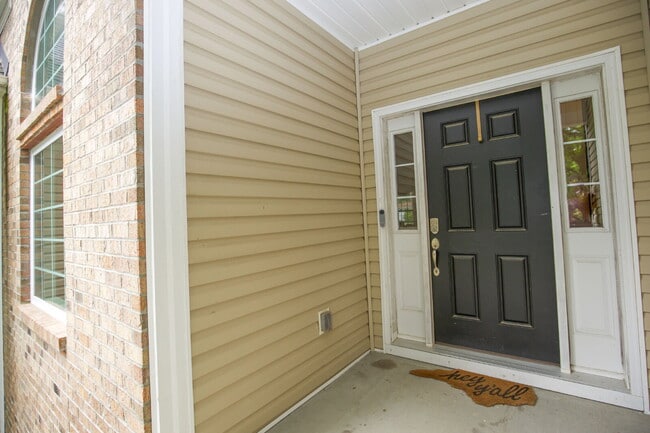 Building Photo - "Large 3-Bedroom plus BONUS Retreat with S...