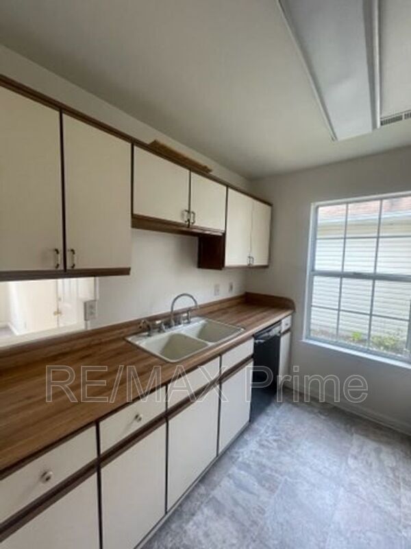 Foto del edificio - 606 Fernwood Farms Rd