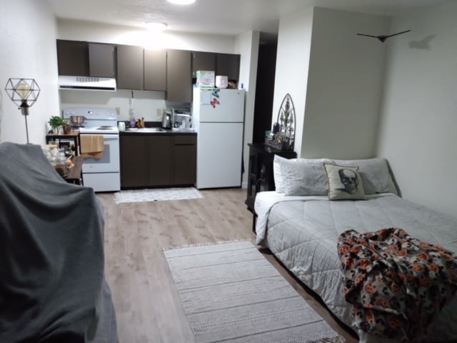 Kitchen area - 4468 Linden Ave N