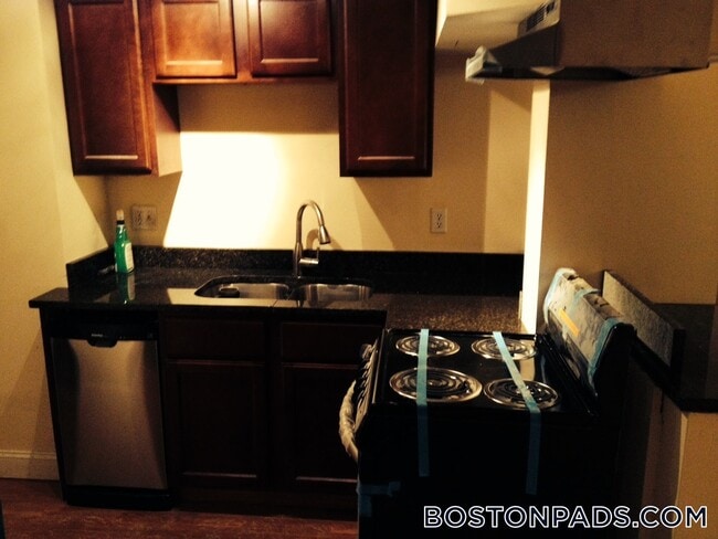 Building Photo - 79 Pleasant St