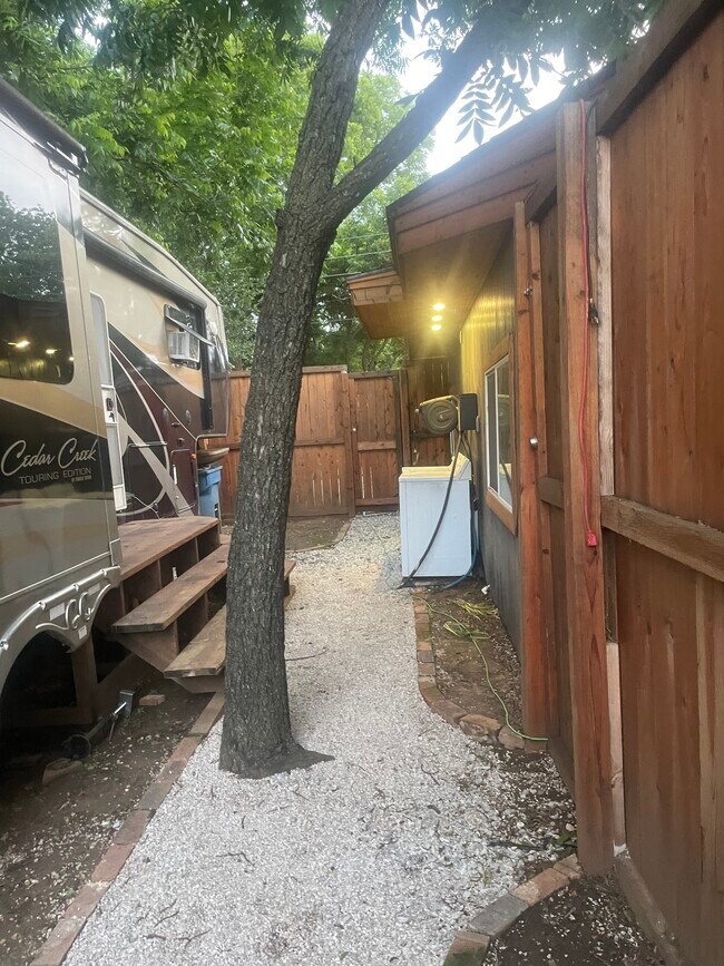 Foto del edificio - 721 Summers Ln