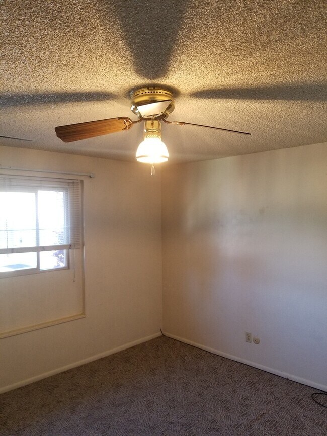 Foto del edificio - SINGLE FAMILY HOUSING -  2 bed/1 bath just off of University Parkway in Orem