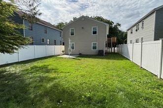 Building Photo - 165 Nordstrand Ave