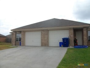 Building Photo - 509 Primrose Dr