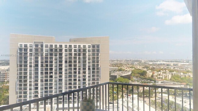 Foto del edificio - 5300 Paseo Blvd