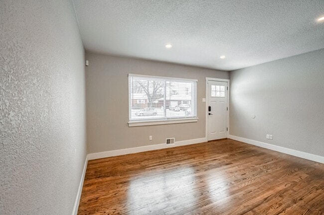 Foto del edificio - 6358 Brooks Dr