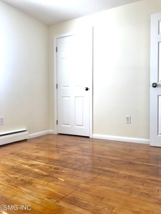 Foto del edificio - 77 Bernier St